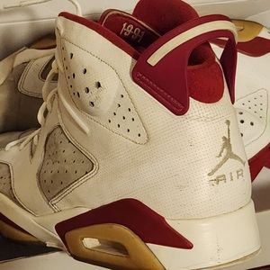 Jordan Retro 6 maroon 13"